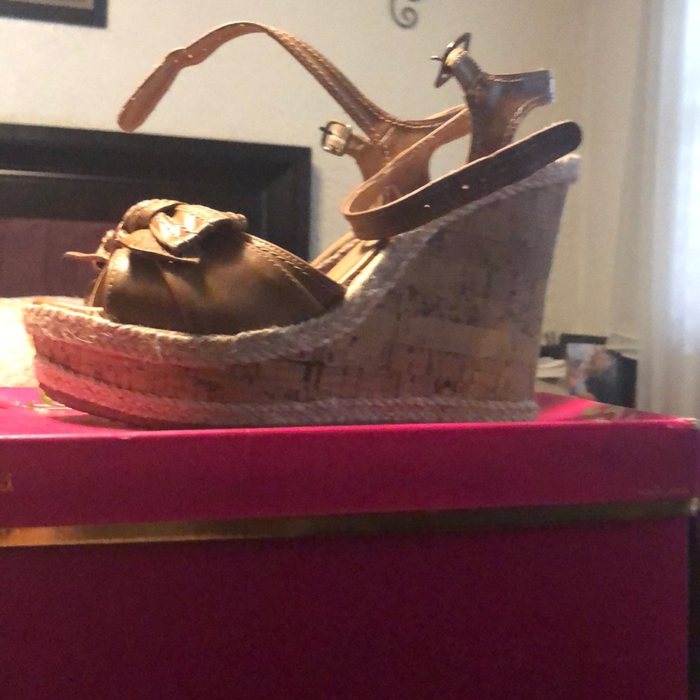 Candie’s wedge sandals